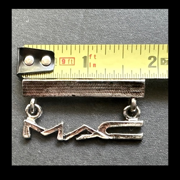 MAC Cosmetics pin. Rare* - Picture 6 of 6